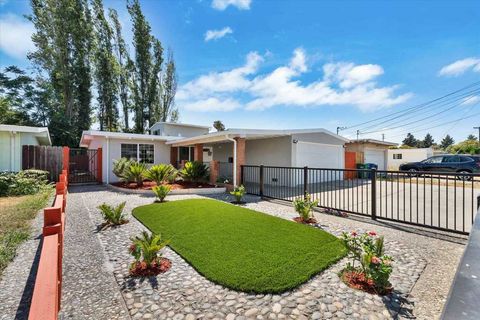 Photo of 28315 28315 Rochelle Ave Ave, Hayward, CA 94544 (MLS # 41122993)