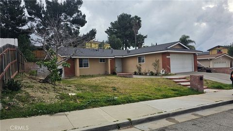 Photo of 19668 Crystal Springs Court, Newhall, CA 91321 (MLS # SR26032910)