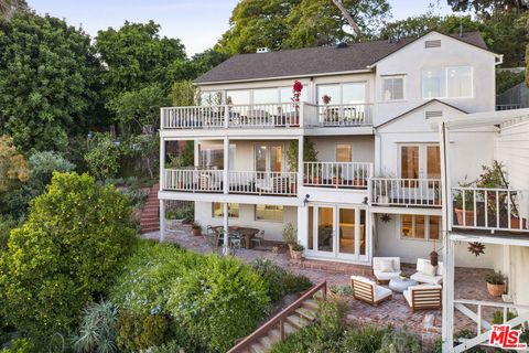 Photo of 3506 Carnation Avenue, Los Angeles, CA 90026 (MLS # 26732401)