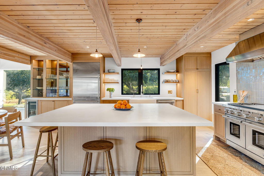 1015 W El Roblar Drive