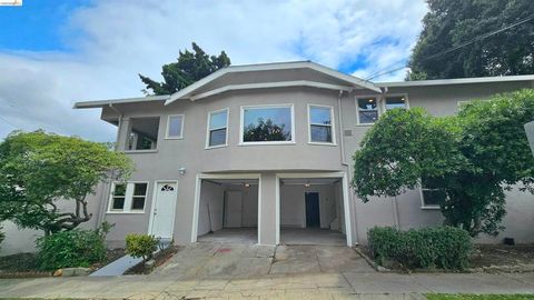 Photo of 1404 Pine St ST, Martinez, CA 94553 (MLS # 41134461)
