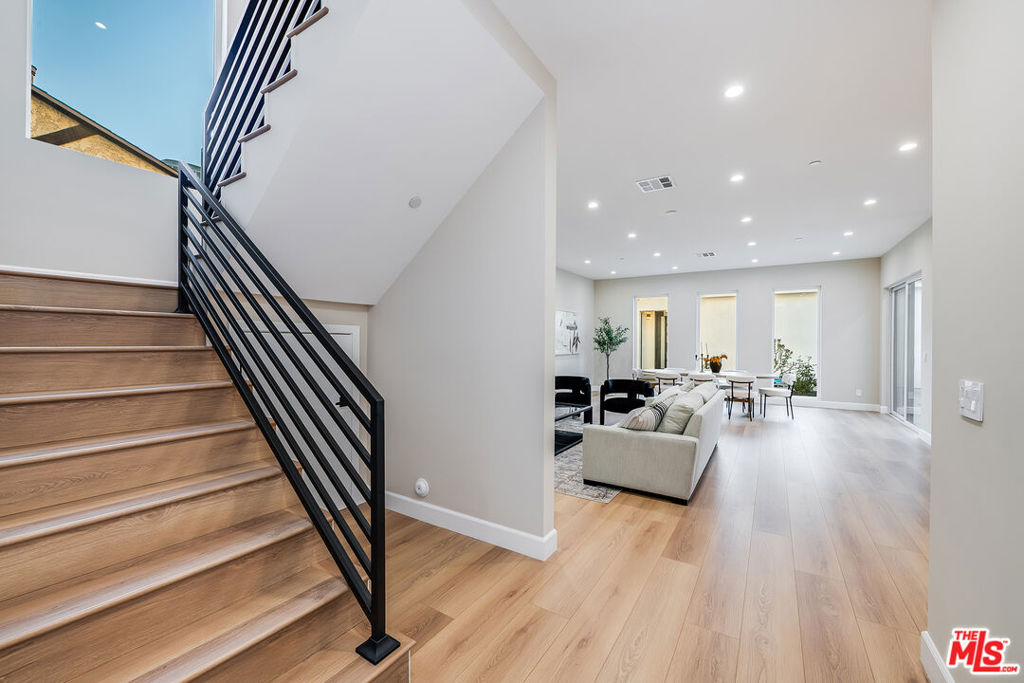 421 N Catalina Street