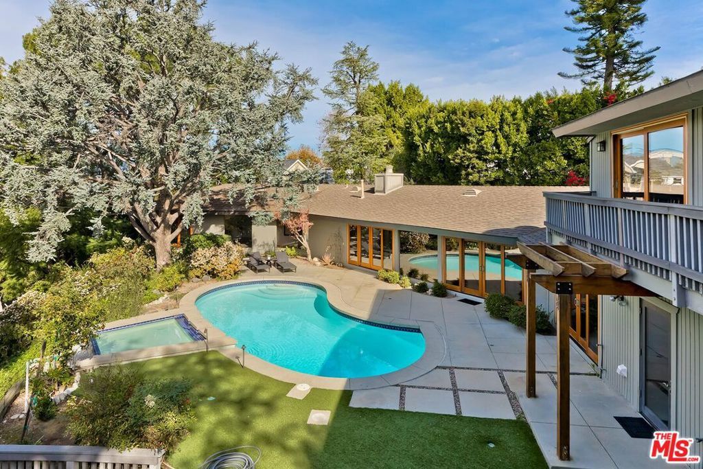 Photo of 4463 Bergamo Drive, Encino, CA 91436 (MLS # 26646271)