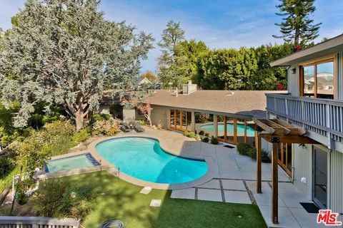 Photo of 4463 Bergamo Drive, Encino, CA 91436 (MLS # 26646271)