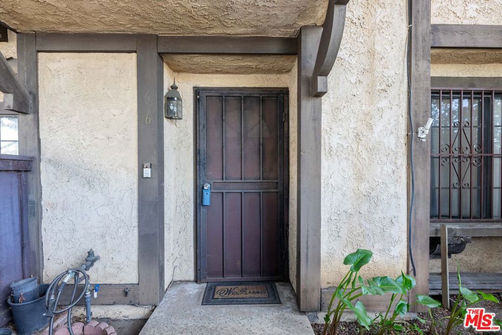 14924 Nordhoff Street 6