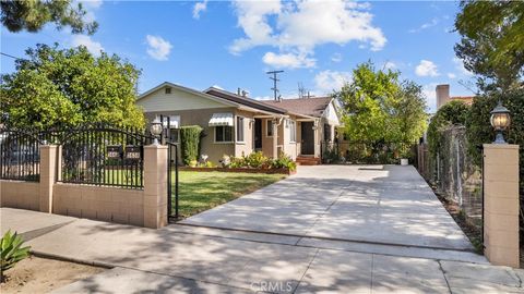 Photo of 5658 Willowcrest Ave Ave, North Hollywood, CA 91601 (MLS # SR26039797)