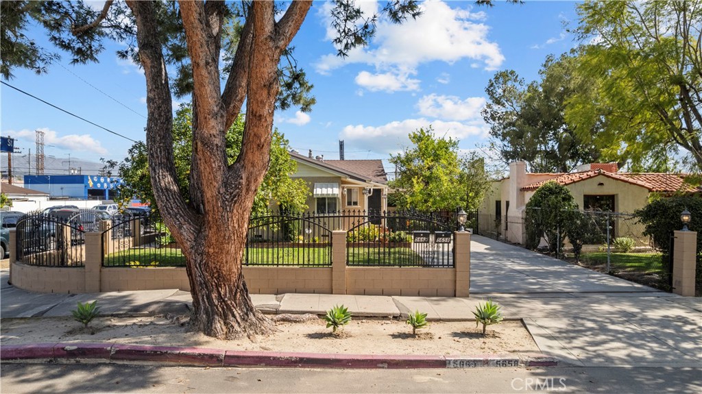 5658 Willowcrest Ave