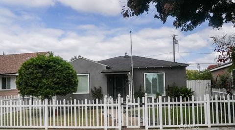 Photo of 163 E Scott St, Long Beach, CA 90805 (MLS # TR25234141)