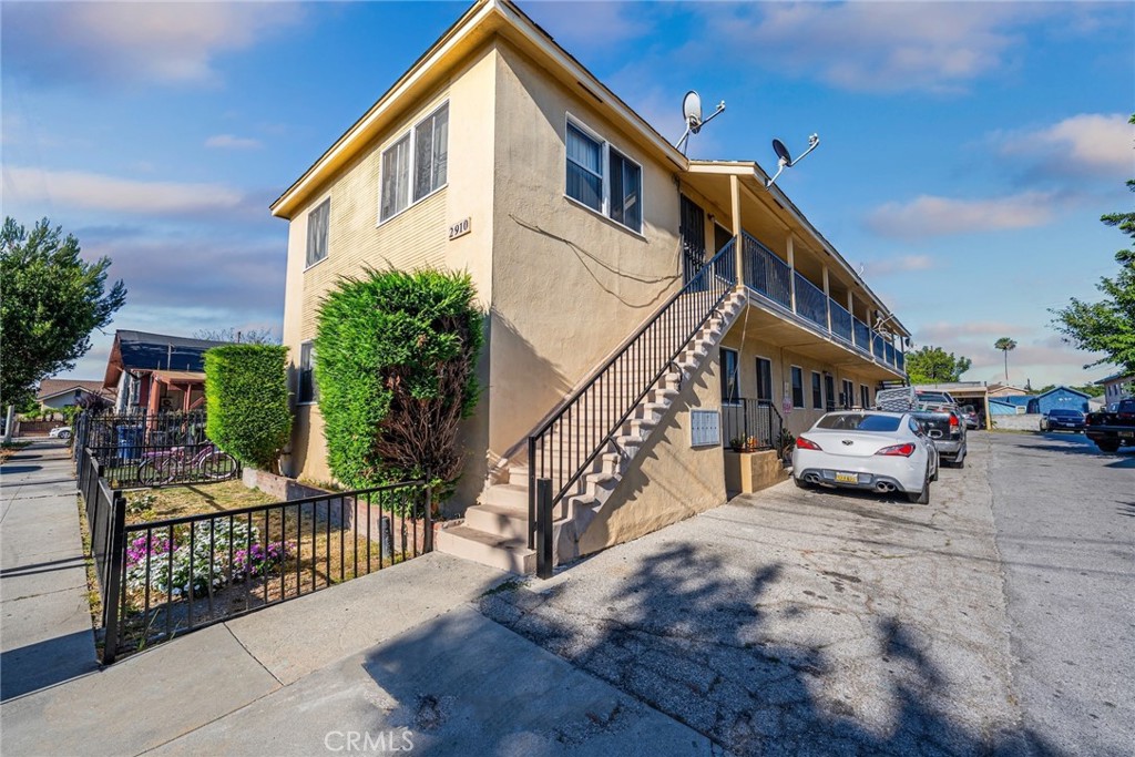 2910 S Curson Avenue