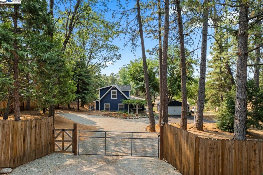 20140 Redwood Dr