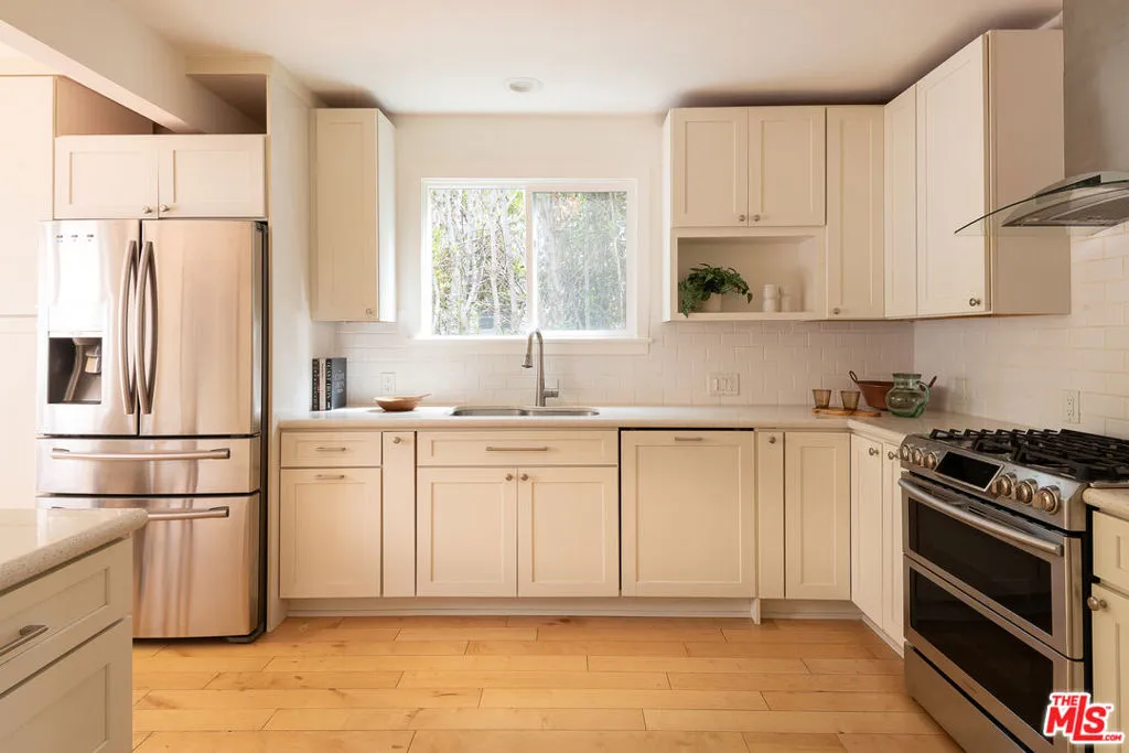 Los Angeles, California 90024, United States, 4 Bedrooms Bedrooms, ,2 BathroomsBathrooms,Residential,Active,213248