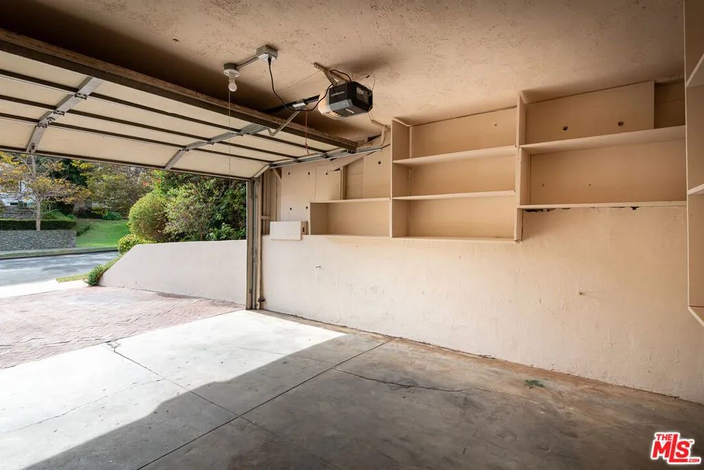 Los Angeles, California 90024, United States, 4 Bedrooms Bedrooms, ,2 BathroomsBathrooms,Residential,Active,213248