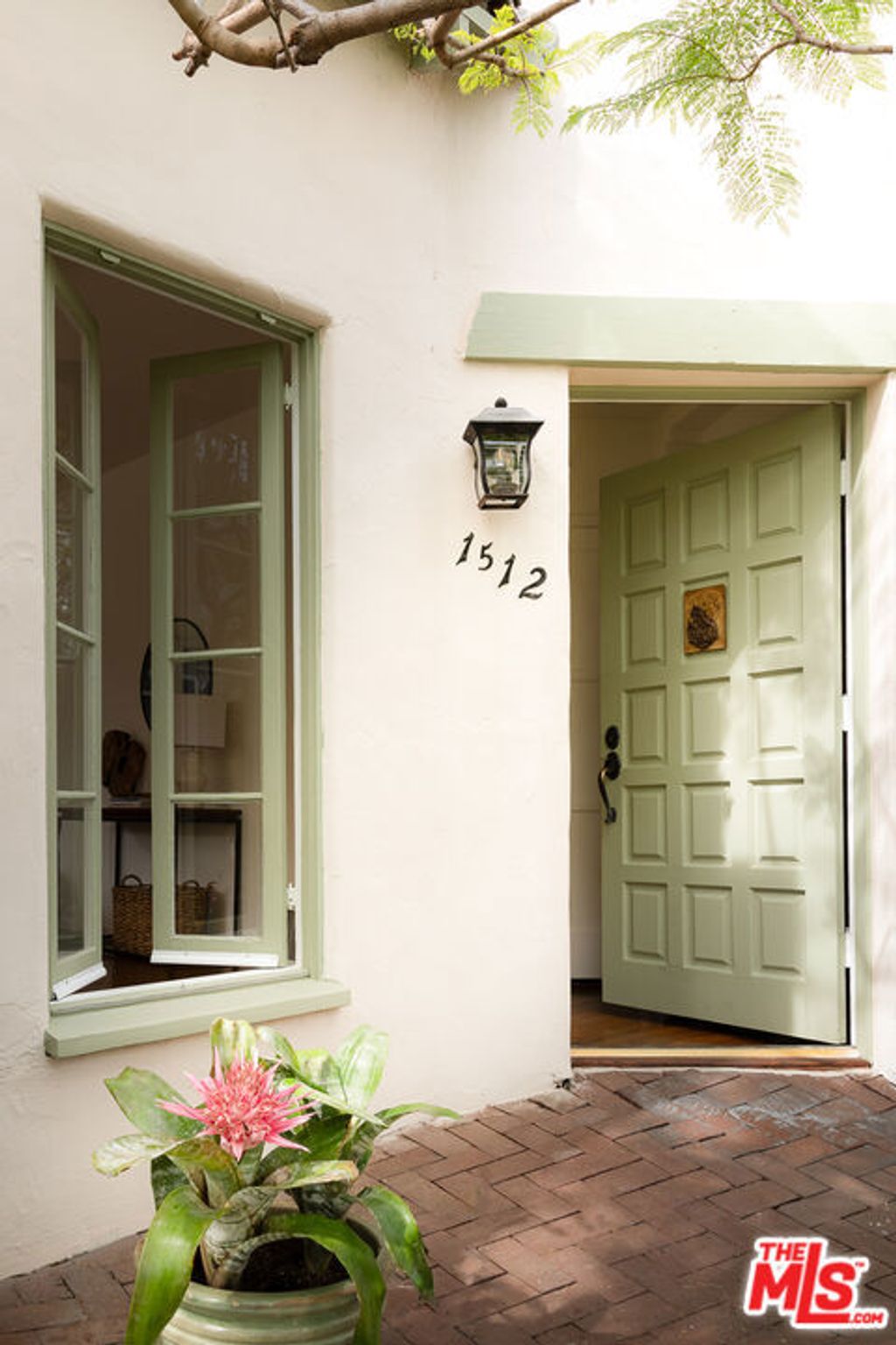 Photo of 1512 Glendon Avenue, Los Angeles, CA 90024 (MLS # 25588853)