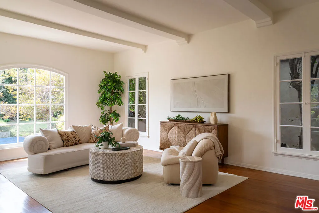 Los Angeles, California 90024, United States, 4 Bedrooms Bedrooms, ,2 BathroomsBathrooms,Residential,Active,213248