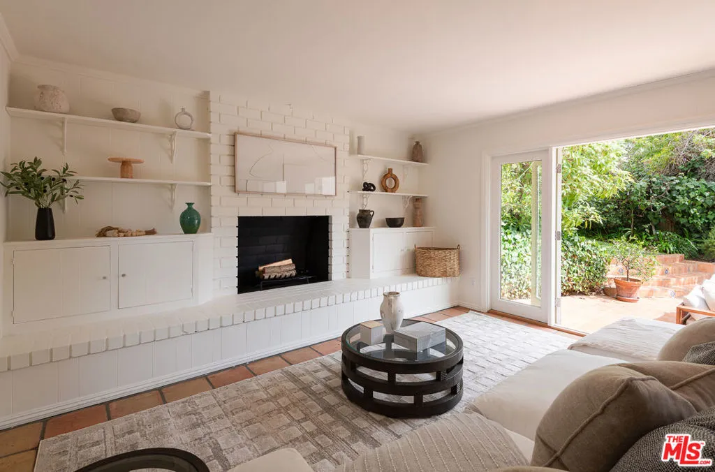 Los Angeles, California 90024, United States, 4 Bedrooms Bedrooms, ,2 BathroomsBathrooms,Residential,Active,213248