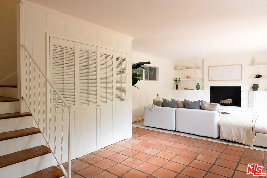 Los Angeles, California 90024, United States, 4 Bedrooms Bedrooms, ,2 BathroomsBathrooms,Residential,Active,213248