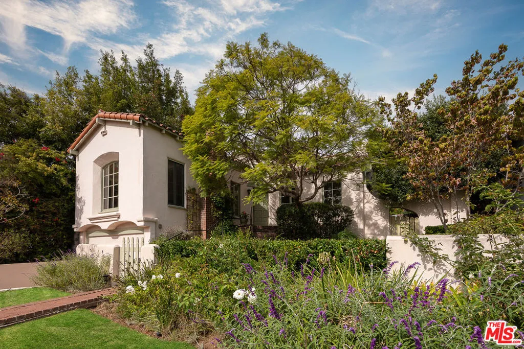 Los Angeles, California 90024, United States, 4 Bedrooms Bedrooms, ,2 BathroomsBathrooms,Residential,Active,213248