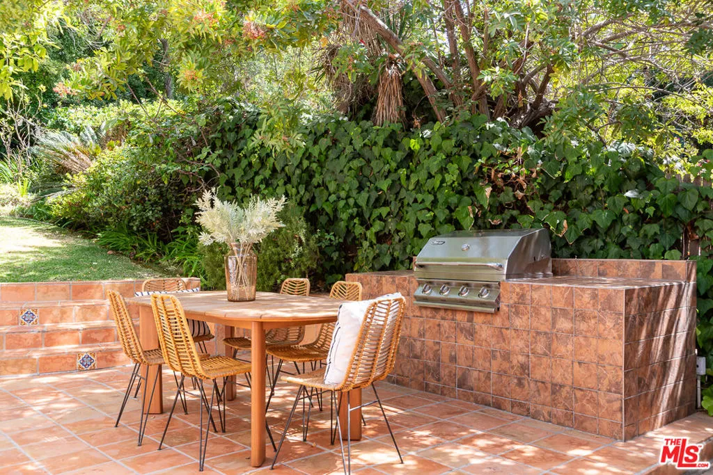 Los Angeles, California 90024, United States, 4 Bedrooms Bedrooms, ,2 BathroomsBathrooms,Residential,Active,213248