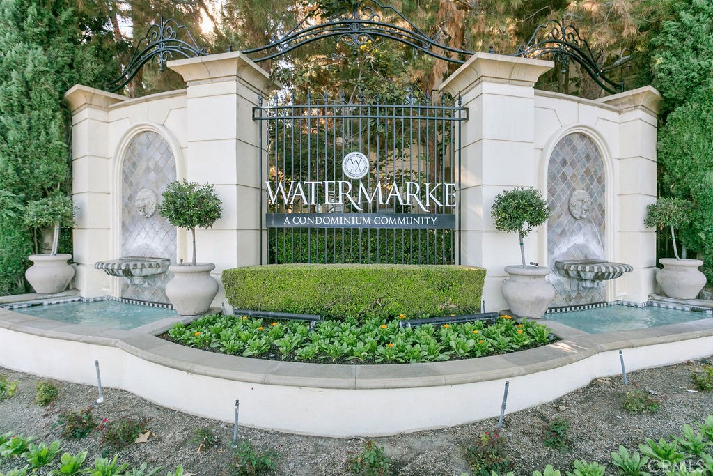 Great private location in the resort style Watermarke community in Irvine. Spacious one bedroom and one bathroom home with a great balcony access from the living room and the primary bedroom. Great for indoor outdoor entertaining. Elevator access to reach this unit and no need for stairs. One parking space is located in the same level of the unit with easy access. This spacious home offers washer and dryer and a refrigerator. The Watermarke community offers, pools, spa, gym, movie room, club house, tennis. Less than 5 minutes to John Wayne airport, shopping and many restaurants.