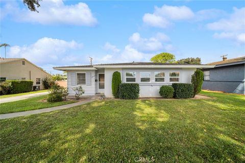Photo of 3453 Sunnyside Drive, Riverside, CA 92506 (MLS # IV26068887)