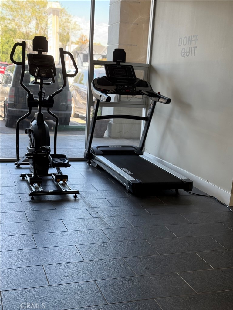 19564 S Ventura Boulevard