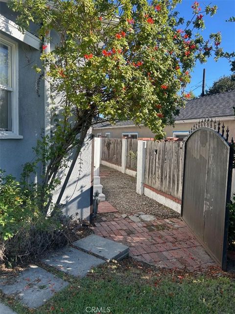 Photo of 2154 El Molino Ave, Altadena, CA 91001 (MLS # DW25243911) Photo of 2154 El Molino Ave, Altadena, CA 91001 (MLS # DW25243911)