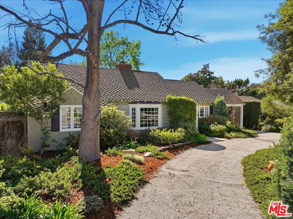 Photo of 11122 Valley Spring Lane, Studio City, CA 91602 (MLS # 26647347)