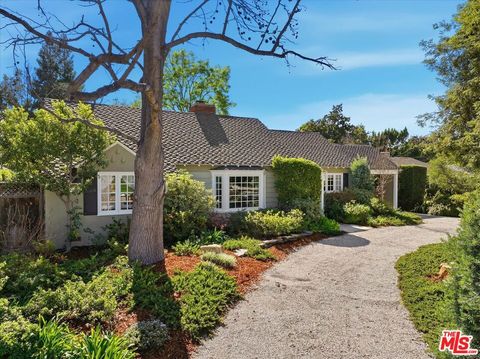 Photo of 11122 Valley Spring Lane, North Hollywood, CA 91602 (MLS # 26647347)