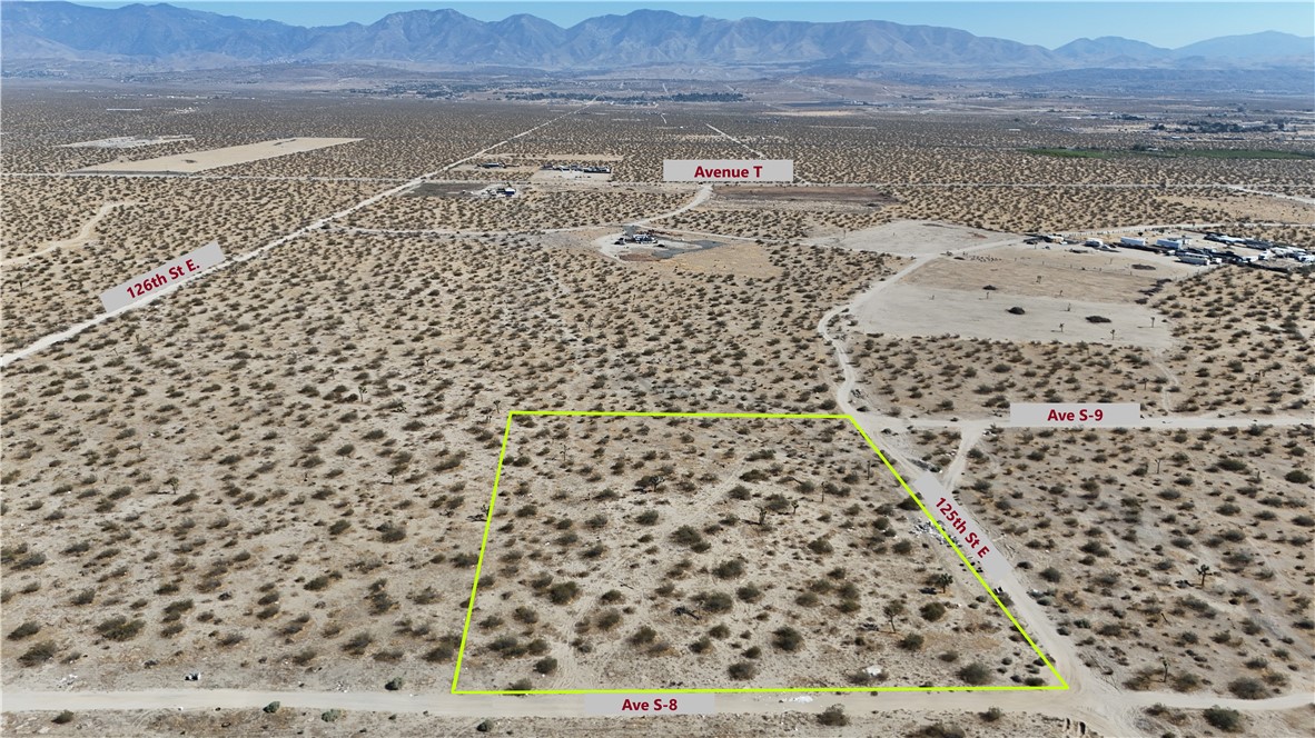 APN: 3039-009-021 Coordinates: 34.550250, -117.908139 3.09 Acre lot for sale in LA County. This parcel is located on the corner of E Ave S-8 and 125th St E in Littlerock, CA. Excellent location in growing area of the Antelope Valley with other homes nearby.