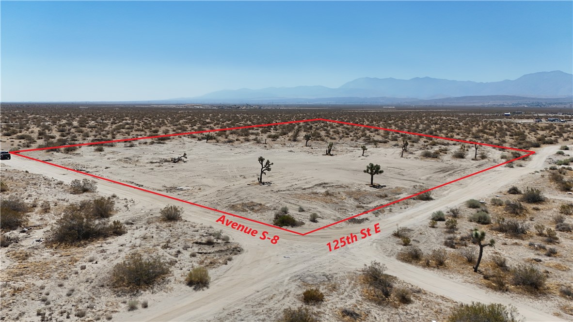 APN: 3039-009-021 Coordinates: 34.550250, -117.908139 3.09 Acre lot for sale in LA County. This parcel is located on the corner of E Ave S-8 and 125th St E in Littlerock, CA. Excellent location in growing area of the Antelope Valley with other homes nearby.