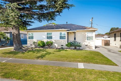 Photo of 5637 Adenmoor Ave, Lakewood, CA 90713 (MLS # PW26082477)