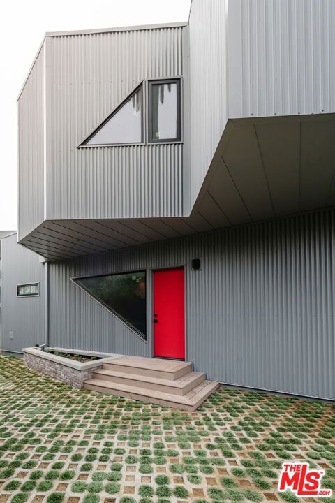 Photo of 340 Indiana Ave Ave, Venice, CA 90291 (MLS # 26668013)