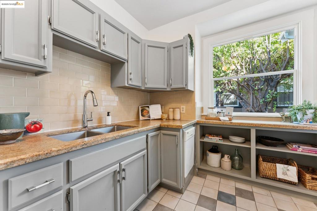 NORTH OAKLAND - Residential
