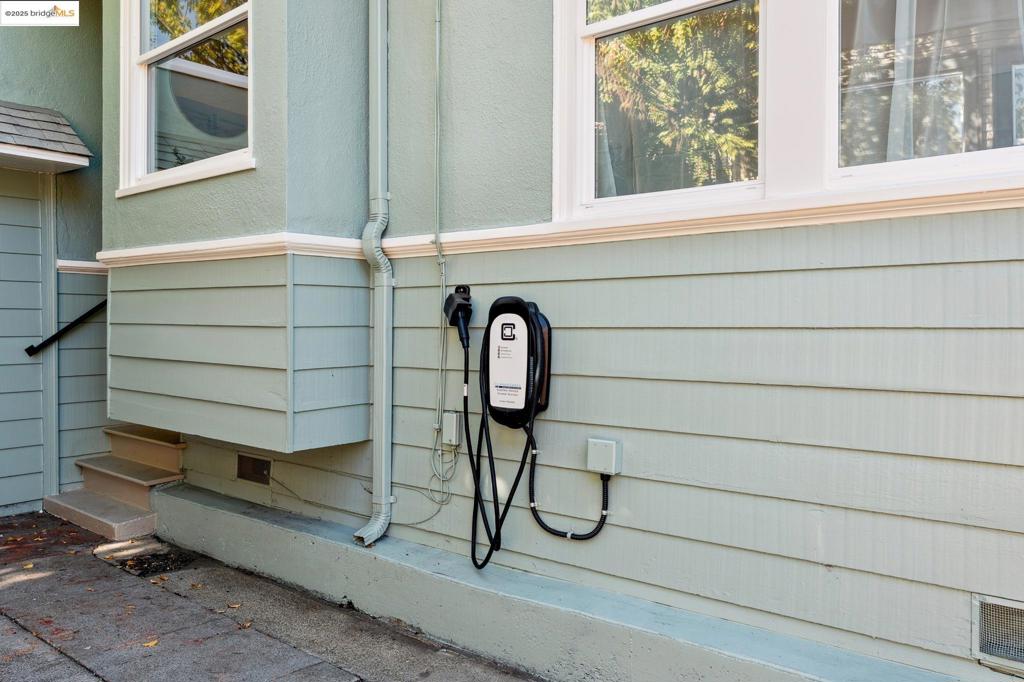 NORTH OAKLAND - Residential