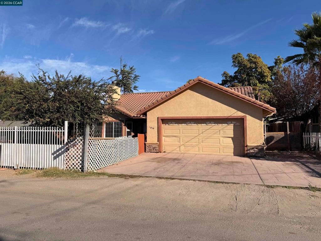 1859 Vine Ln