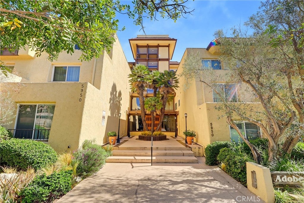 5950 Buckingham PKWY
