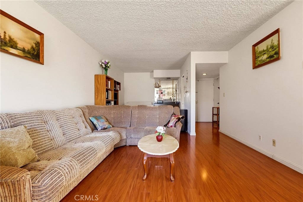 5950 Buckingham 604