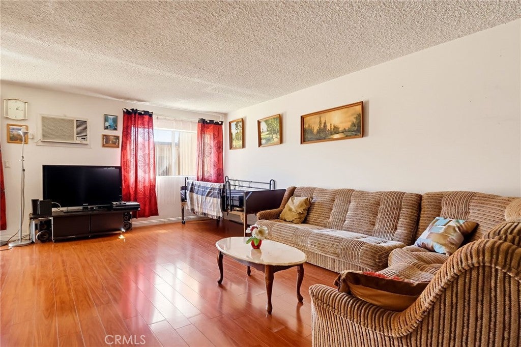 5950 Buckingham 604