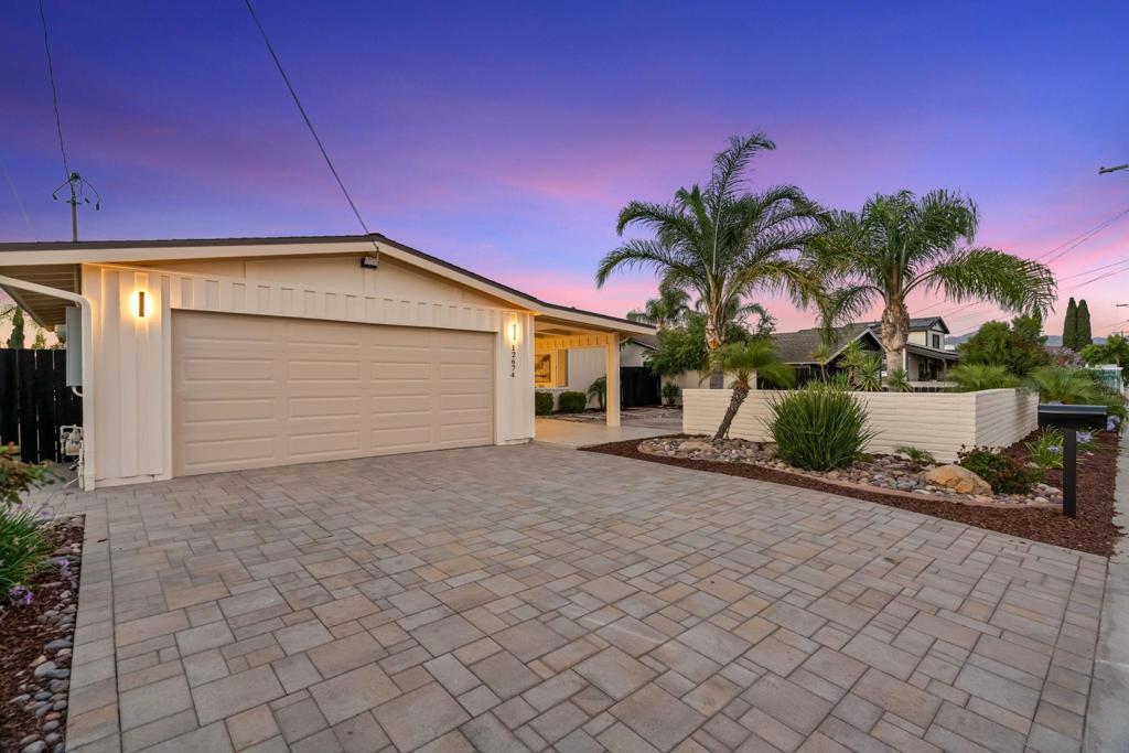 12674 Metate Ln