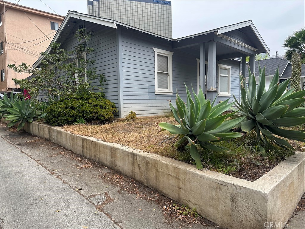 1116 S Barrington Avenue