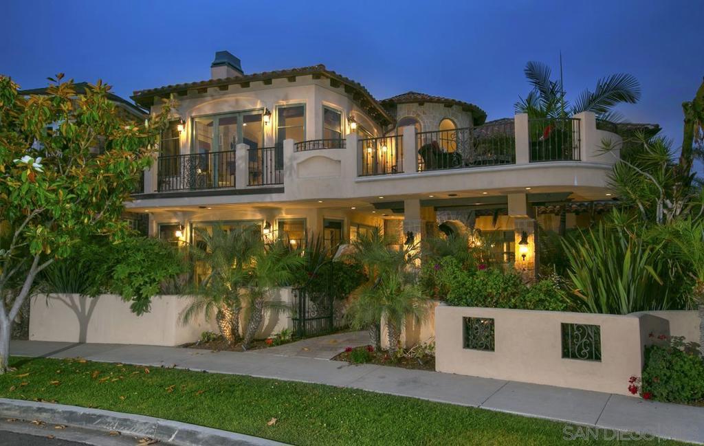 Ocean view 6bd/7ba home, just three doors from the beach! Enjoy warm sunsets over the water from your rooftop deck. Two full kitchens, game room, 2 outdoor fire pits plus a guest house with bath and kitchenette. Elevator, Dolby surround throughout, tastefully fitted and exquisitely furnished. Perfect for large or dual family vacation! Available January 1, 2026