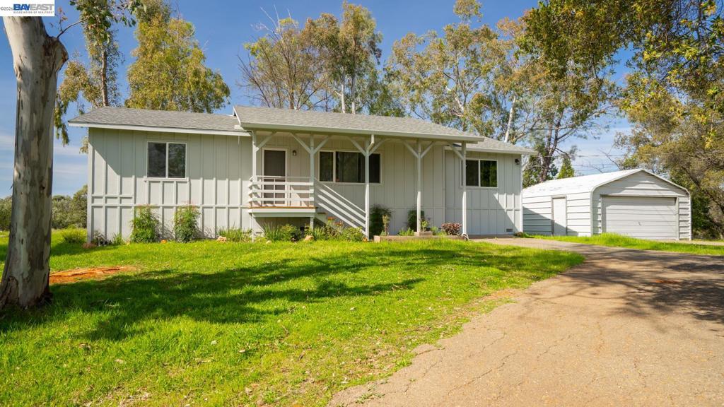 3710 Lakeview Dr