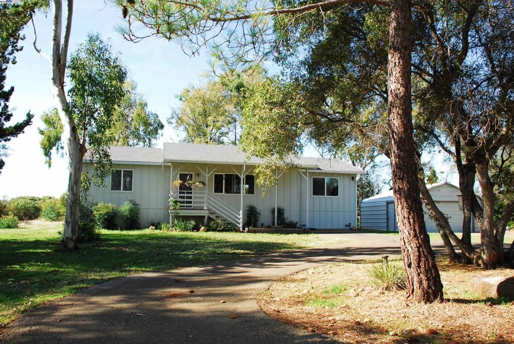 Photo of 3710 Lakeview Dr Dr, Shingle Springs, CA 95682 (MLS # 41116982)