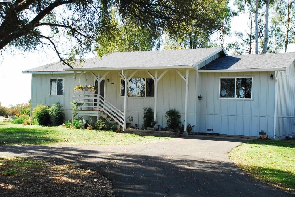 Photo of 3710 Lakeview Dr Dr, Shingle Springs, CA 95682 (MLS # 41116982)