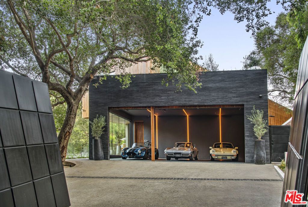 Photo of 2535 Hutton Drive, Beverly Hills, CA 90210 (MLS # 25608407)