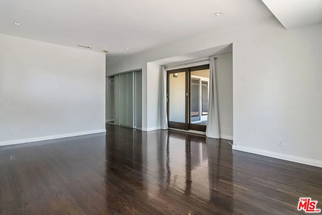 Los Angeles, California 90049, United States, 3 Bedrooms Bedrooms, ,3 BathroomsBathrooms,Residential,Active,191325