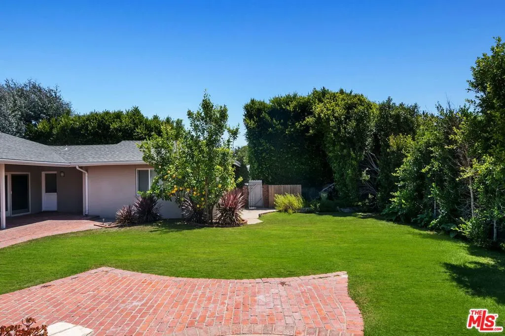 Los Angeles, California 90049, United States, 3 Bedrooms Bedrooms, ,3 BathroomsBathrooms,Residential,Active,191325