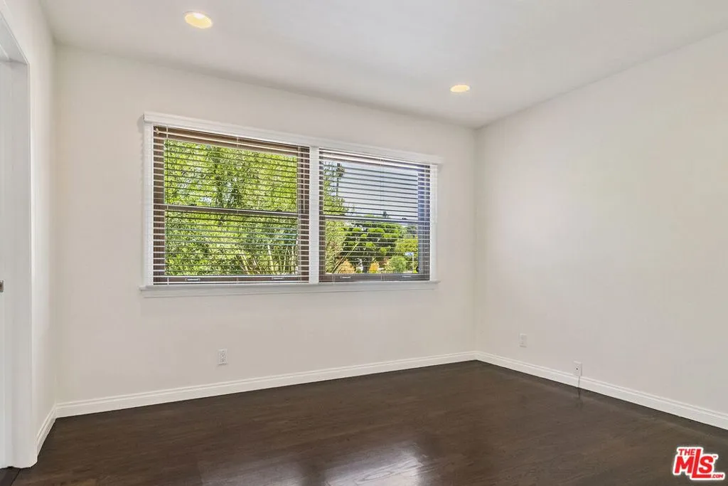 Los Angeles, California 90049, United States, 3 Bedrooms Bedrooms, ,3 BathroomsBathrooms,Residential,Active,191325