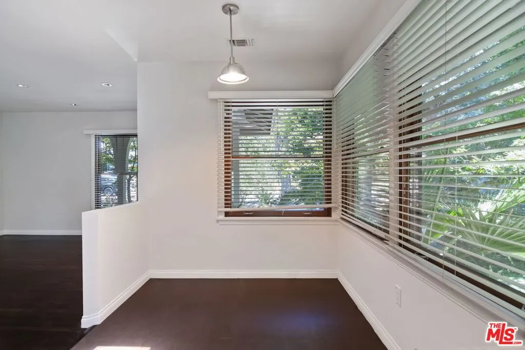 Los Angeles, California 90049, United States, 3 Bedrooms Bedrooms, ,3 BathroomsBathrooms,Residential,Active,191325