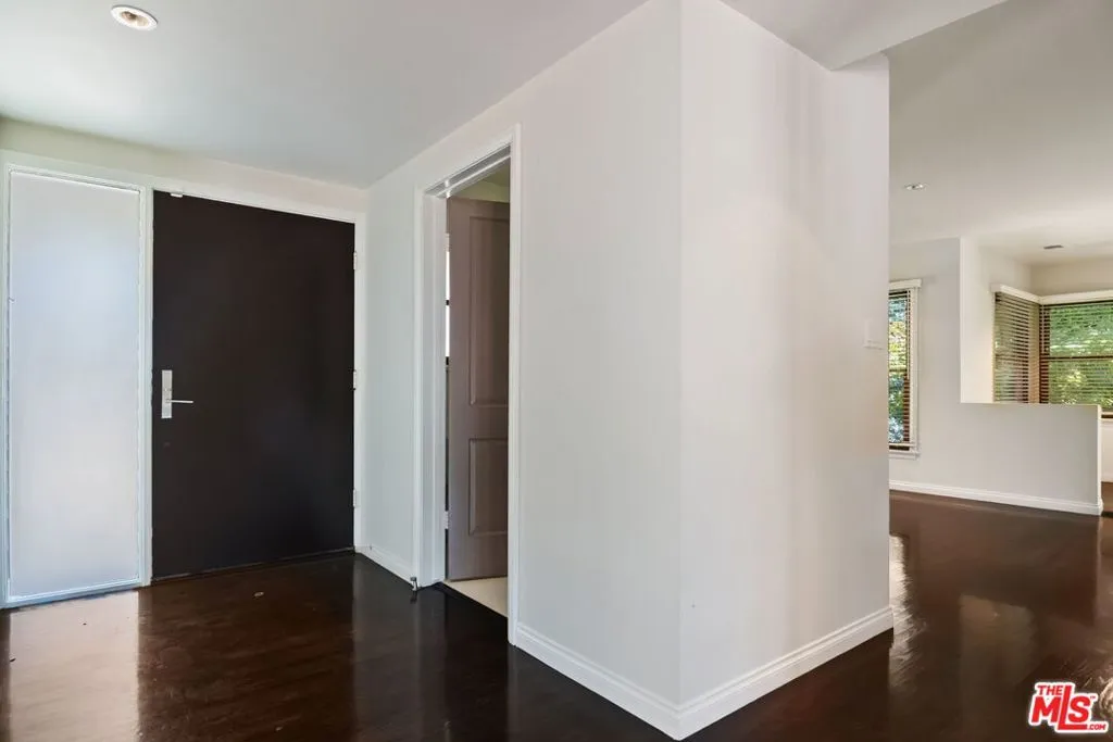 Los Angeles, California 90049, United States, 3 Bedrooms Bedrooms, ,3 BathroomsBathrooms,Residential,Active,191325